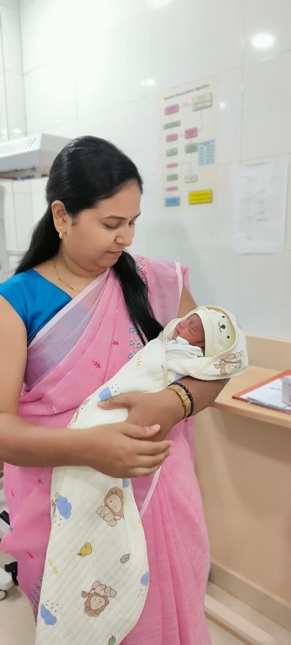 Dr. Kiran Shinde discussing scan results with a patient